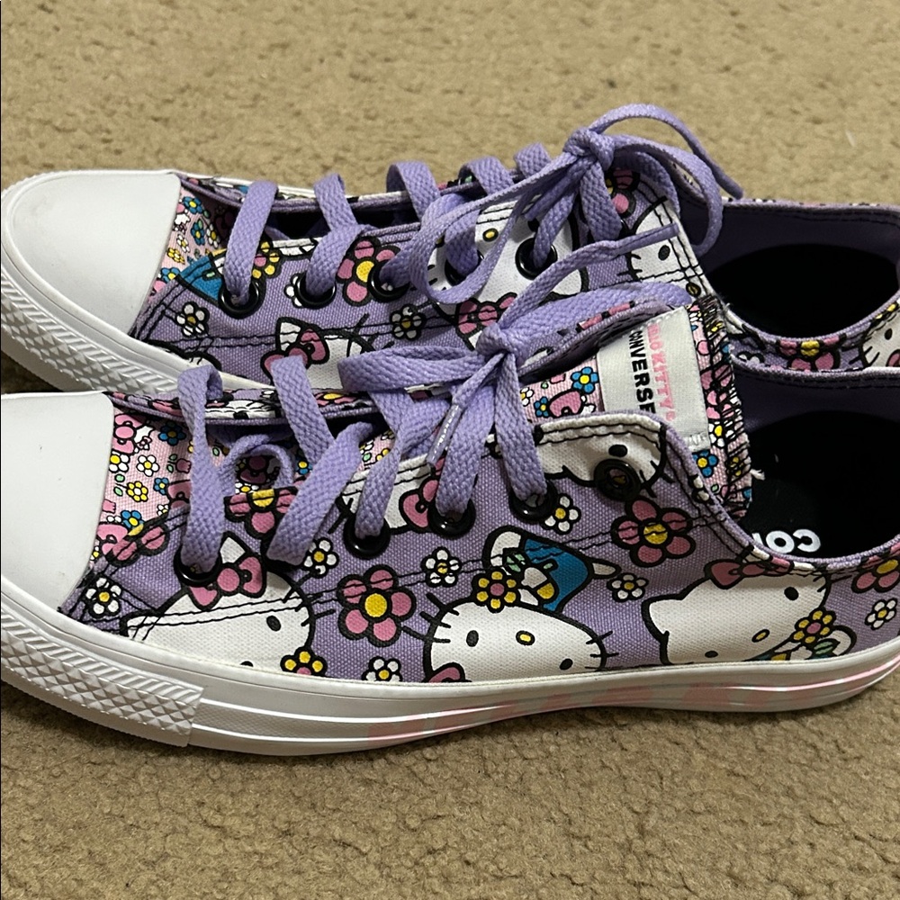 Hello Kitty X Converse NEW womens sz 9
